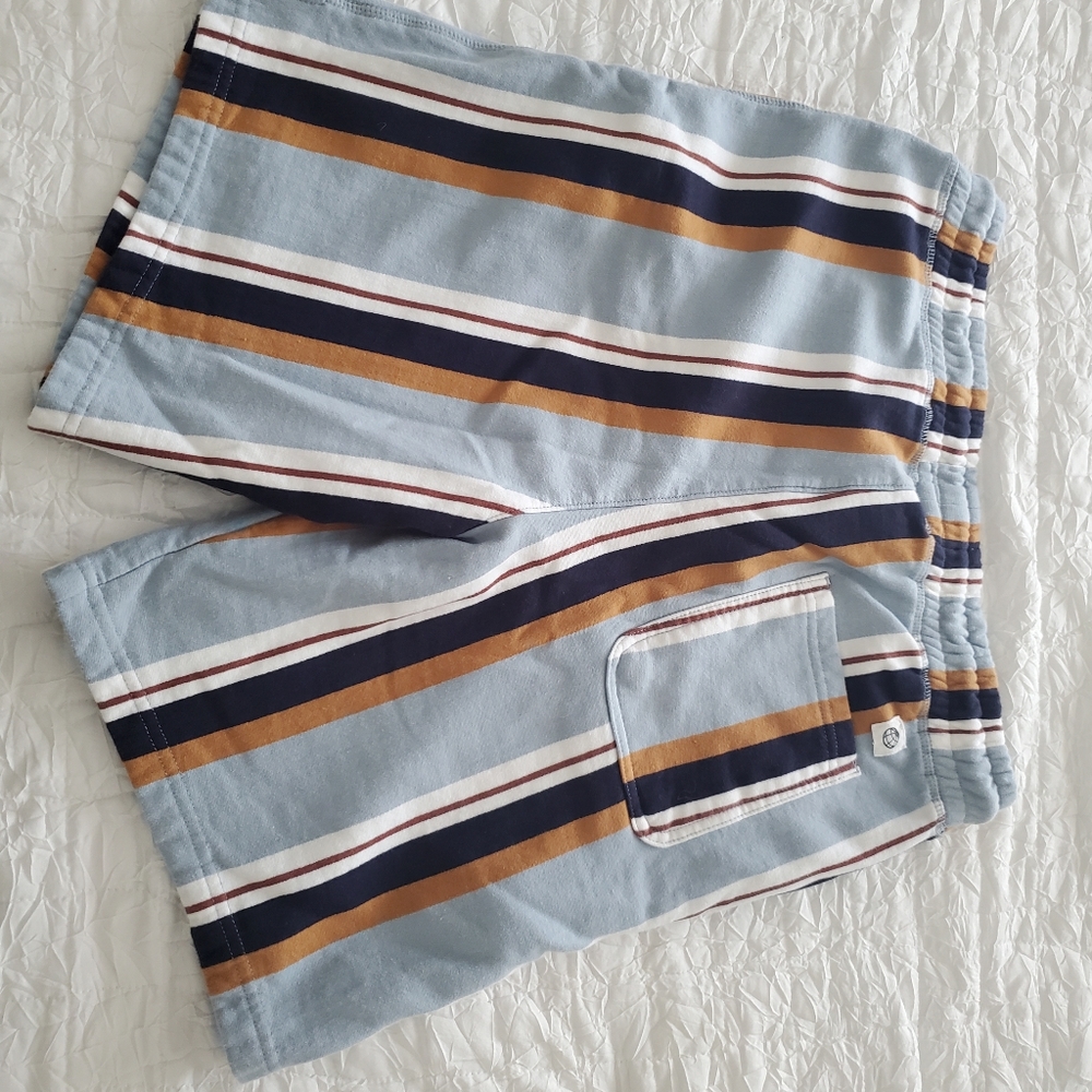 Island style sweat shorts. XL